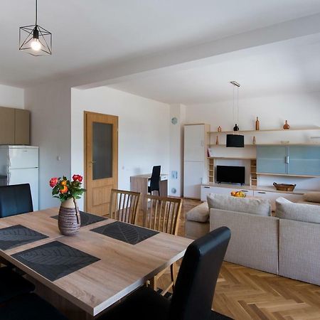 Seasons Apartmani Osijek Bagian luar foto
