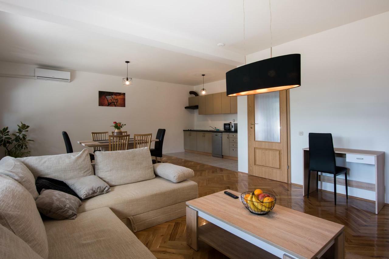 Seasons Apartmani Osijek Bagian luar foto