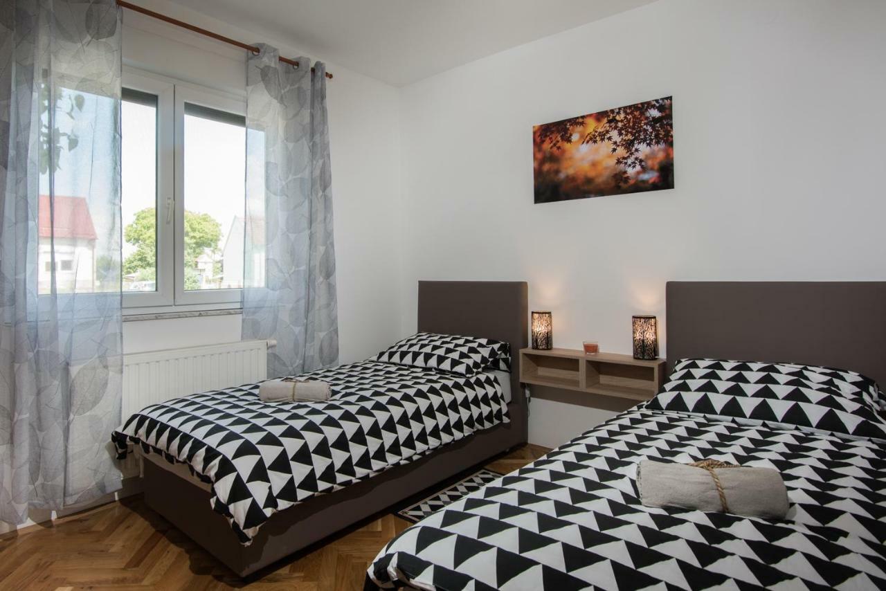 Seasons Apartmani Osijek Bagian luar foto