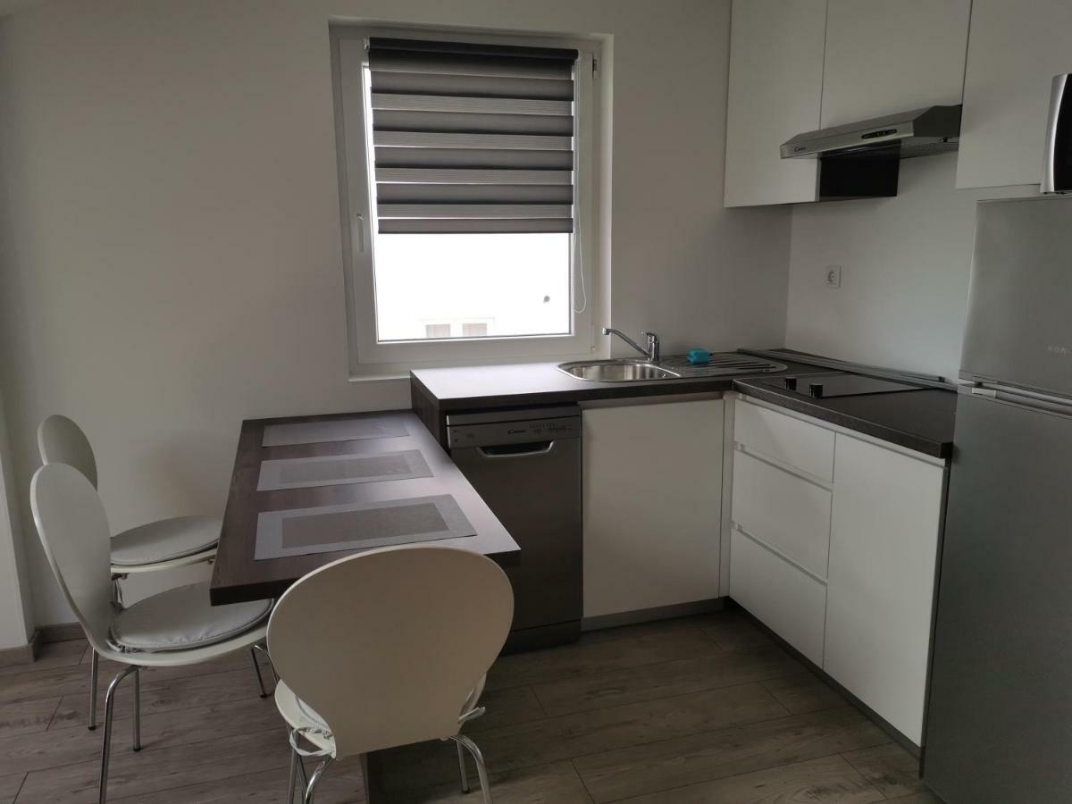 Seasons Apartmani Osijek Bagian luar foto
