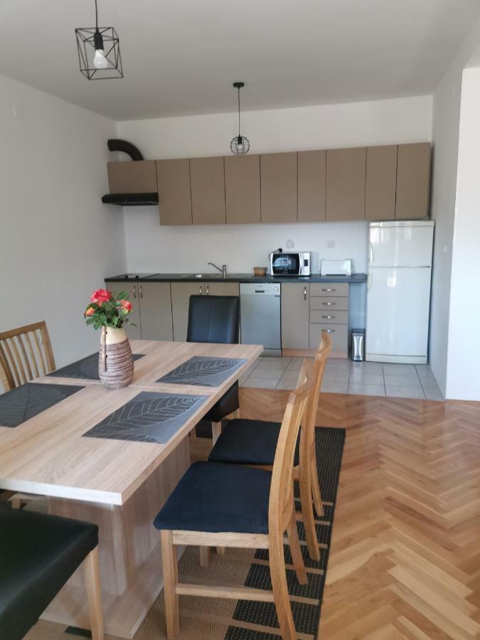 Seasons Apartmani Osijek Bagian luar foto